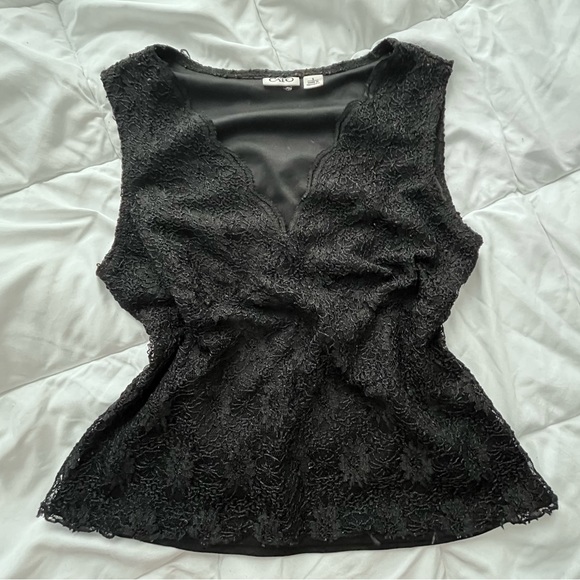 🌹 LACEY ELEGANT TOP 🌹 - Picture 1 of 3